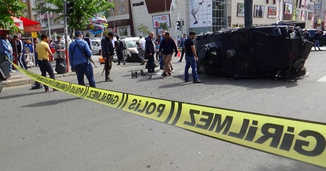 Diyarbakır&#039;da zırhlı araç kaza yaptı, 3&#039;ü polis 4 yaralı