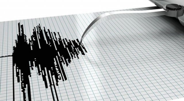 Ege Denizi&#039;nde 4 büyüklüğünde deprem