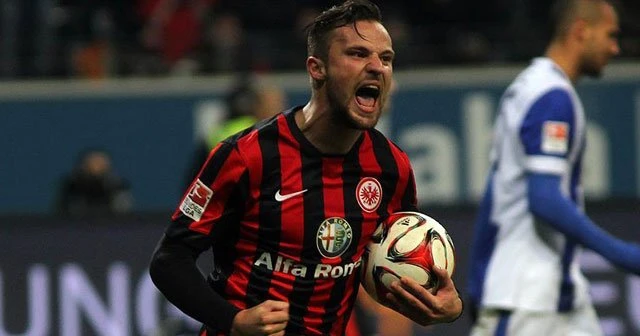 Eintracht Frankfurt Bundesliga'da kaldı