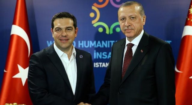 Erdoğan, Çipras&#039;ı kravatsız görünce bakın ne sordu