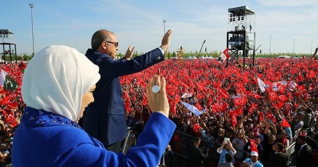 Erdoğan Fetih Şöleni&#039;nde yüzbinlere hitap etti