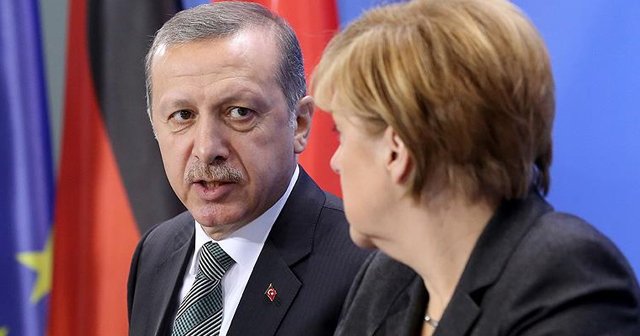Erdoğan, Merkel&#039;e kaygılarını iletti