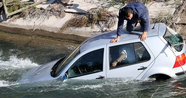 Eşini kurtarmak için ölümü göze aldı