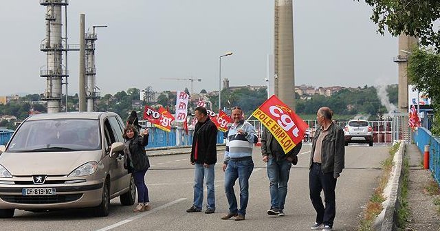 Fransa'da 16 nükleer santralde greve gidiliyor