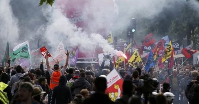 Fransa&#039;da ulaşım sektörü çalışanları greve çıkıyor