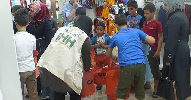 Hatay&#039;da 110 Türk ve Suriyeli yetim çocuğa giyim yardımı yapıldı