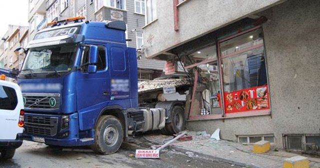 İstanbul&#039;da TIR dehşeti