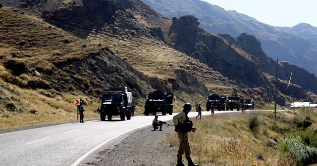 Mardin&#039;de patlayıcı infilak etti, 4 asker yaralandı