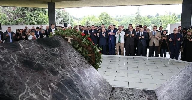Menderes mezarı başında anıldı