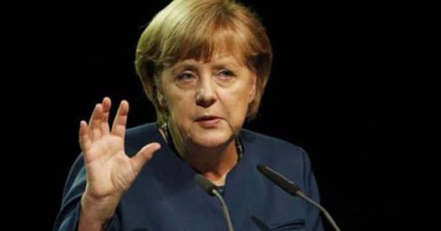 Merkel&#039;den vizesiz seyahat açıklaması
