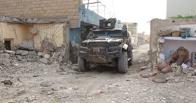 Nusaybin&#039;de patlama ve çatışma