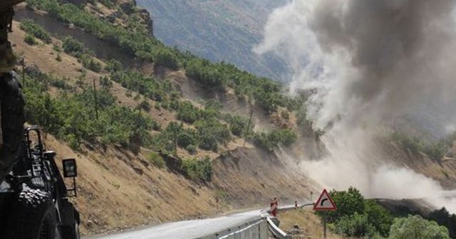 PKK&#039;lıların atmak istediği bomba araçta patladı