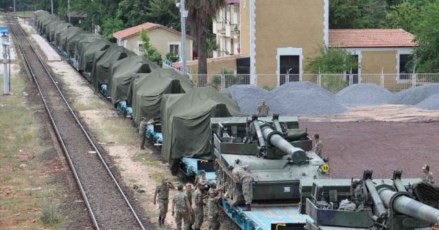 Suriye sınırındaki İslahiye&#039;ye obüs sevkiyatı