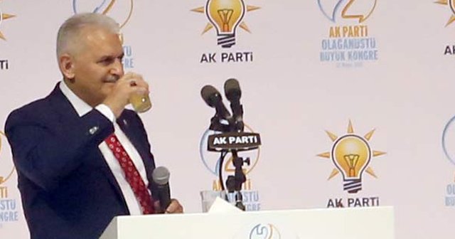 Yıldırım&#039;ın sesi kısılınca Sare Davutoğlu yetişti