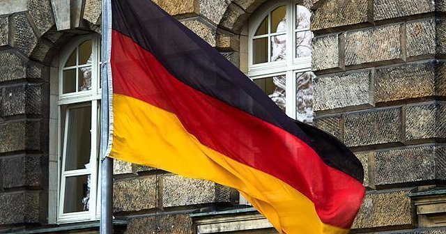 Almanya&#039;da hukuk öğrencisine staj sırasında başörtüsü izni