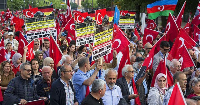 Almanya'daki Türklerden Ermeni tasarısına tepki