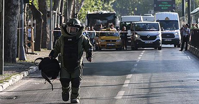 Beyoğlu&#039;nda şüpheli çanta fünyeyle patlatıldı