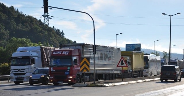 Bolu Dağı&#039;nda trafik yoğunluğu yaşanıyor