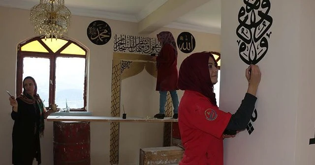 Camileri 'hat'la güzelleştiriyorlar