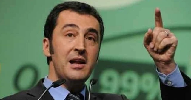 Cem Özdemir ihraç edildi