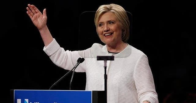 Clinton 3 eyalette Sanders'ı geride bıraktı