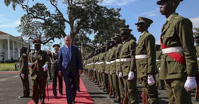 Erdoğan, Uganda'da resmi törenle karşılandı