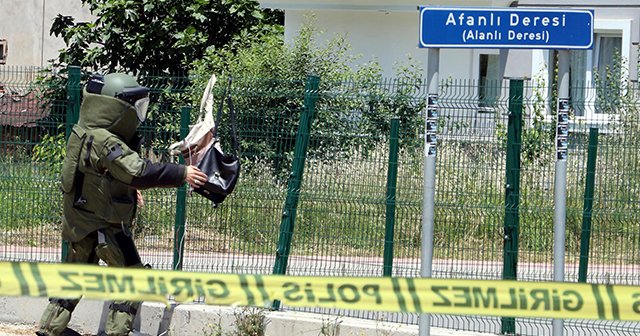 Dere korkuluğundaki 2 çanta bomba paniğine neden oldu