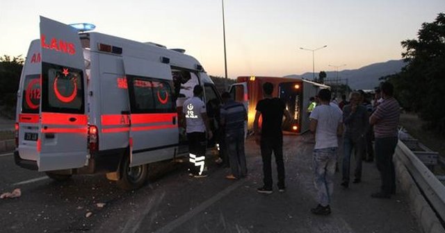 Elazığ&#039;da yolcu otobüsü devrildi, 27 yaralı