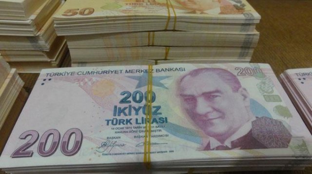 Emeklilikte yaşa takılan 300 bin kişiye çözüm yolda