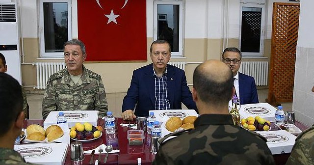 Erdoğan Şırnak&#039;ta askerler ile iftar yaptı