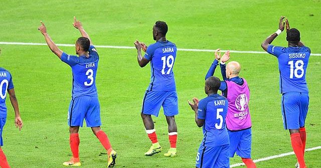 EURO 2016&#039;da A Grubu&#039;nda Fransa liderlik koltuğuna oturdu