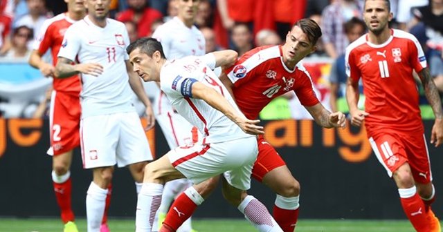 EURO 2016&#039;da ilk çeyrek finalist Polonya oldu