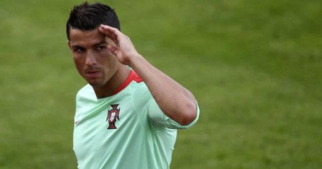 EURO 2016&#039;da Ronaldo rakiplerini 4&#039;e katladı!