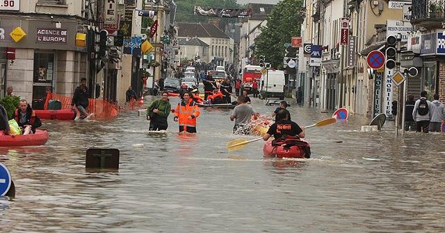 Fransa&#039;da &#039;doğal afet&#039; ilanı yapılıyor