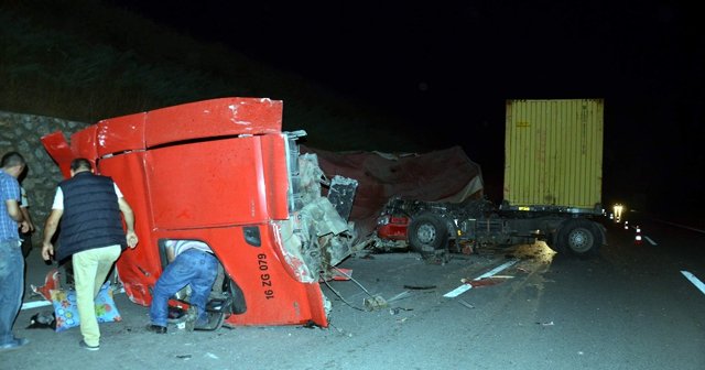 Hurdaya dönen araçlardan sağ çıktılar