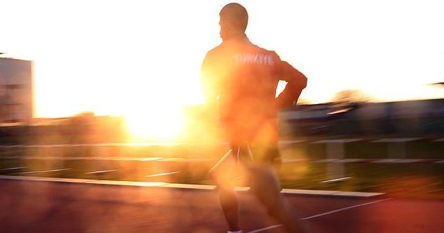 İşitme engelli sporcudan altın madalya