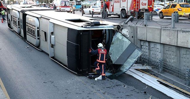 İstanbul&#039;da metrobüs dehşeti