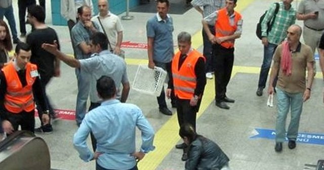 İstanbul&#039;daki metrolarda bomba alarmı