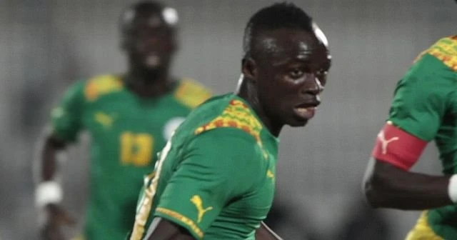 Liverpool, Sadio Mane'yi renklerine bağladı