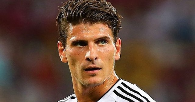 Mario Gomez’e bonservis yok!