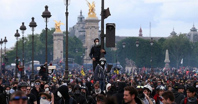 Paris Valiliğinden sendikalara &#039;Yürümeyin&#039; çağrısı