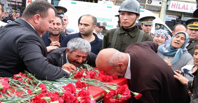 Şehit cenazesinde gözyaşları sel oldu