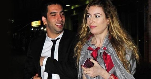 Sinem Kobal, Arda Turan&#039;la ilgili yorum yapanları engelledi