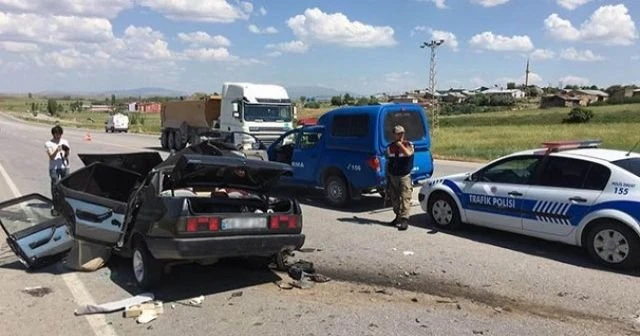 Sivas'ta feci kaza! 2 ölü 3 yaralı