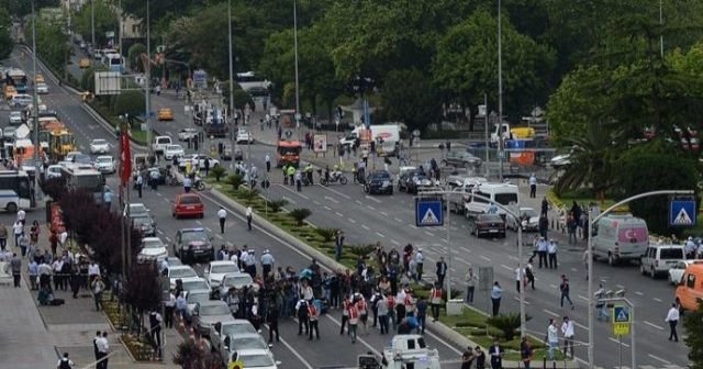 Şüpheli çanta kontrollü şekilde patlatıldı