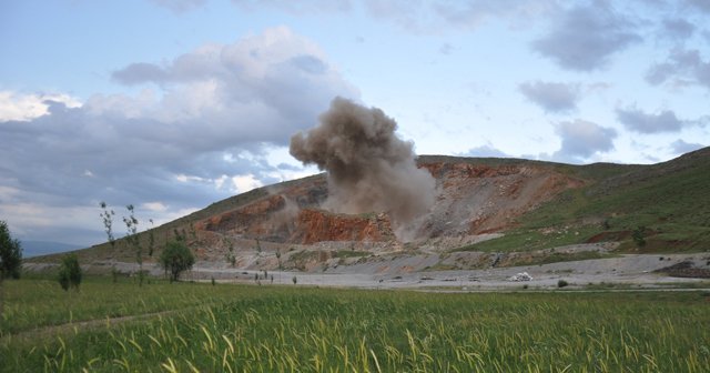 Tatvan’da bomba yüklü araç imha edildi