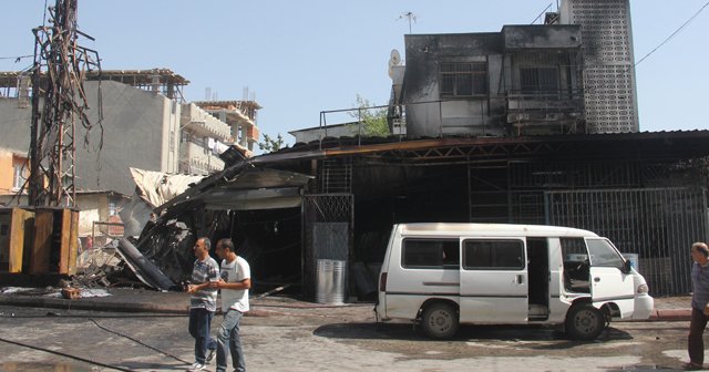 Trafo patladı, ev ve iş yerleri kül oldu