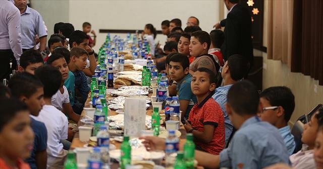 Türk Kızılayı&#039;ndan Gazze&#039;de 120 yetime iftar