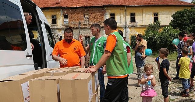 Türkiye&#039;den Kosova&#039;da yaşayan bin 200 aileye ramazan paketi