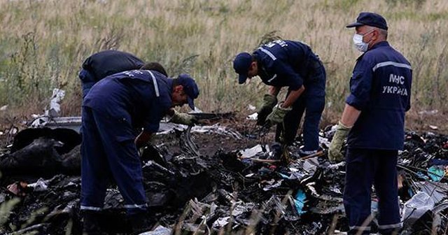 Ukrayna&#039;da düşen uçağın yanında Rus füzesi bulundu